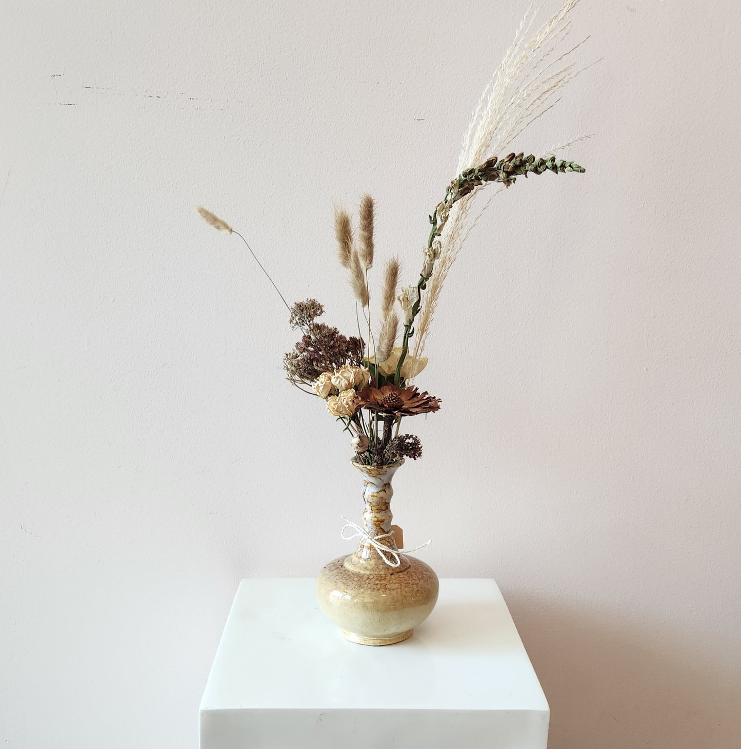 Beige Bud Vase Arrangement